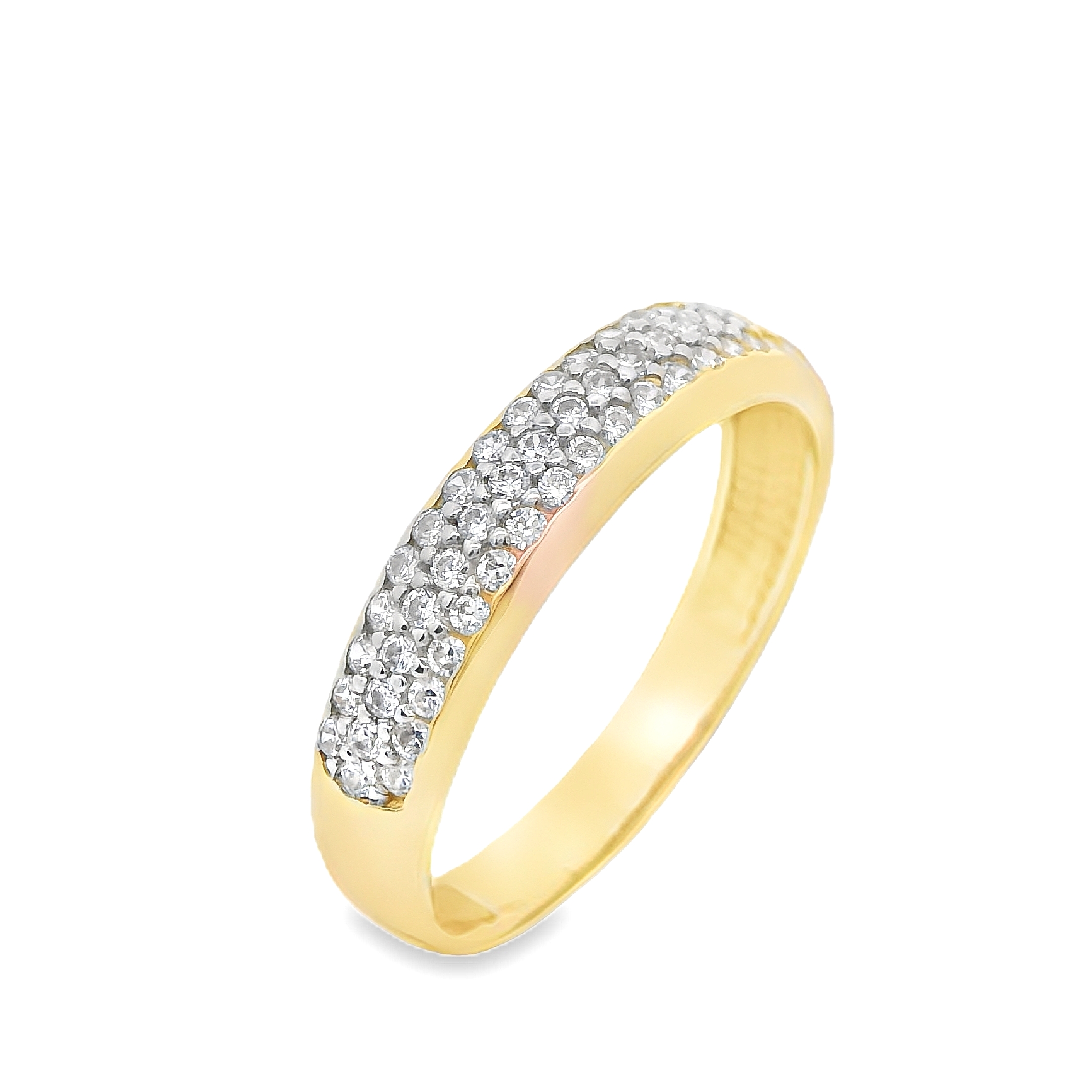 Deze ring van Louis Bros is vervaardigd uit 14 karaat bicolor (2.07 gr).
Deze ring combineert de luxe van geelgoud met de strakke uitstraling van witgoud in een modern design. Versierd met sprankelende zirkonia-steentjes, voegt deze ring een vleugje glans en elegantie toe. Het subtiele contrast van de metalen en de schittering van de zirkonia maken dit sieraad tot een verfijnd statementstuk, perfect voor elke moderne vrouw die houdt van tijdloze schoonheid met een eigentijdse twist.
De ring is verkrijgbaar in meerdere afmetingen.