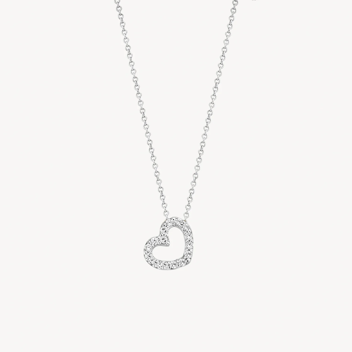 Deze elegante geelgouden hanger bevat een briljant geslepen zirkonia in een chaton zetting. De hanger heeft een doorsnede van 5 mm en is prachtig op zichzelf, maar ook goed te combineren met andere sieraden met zirkonia.