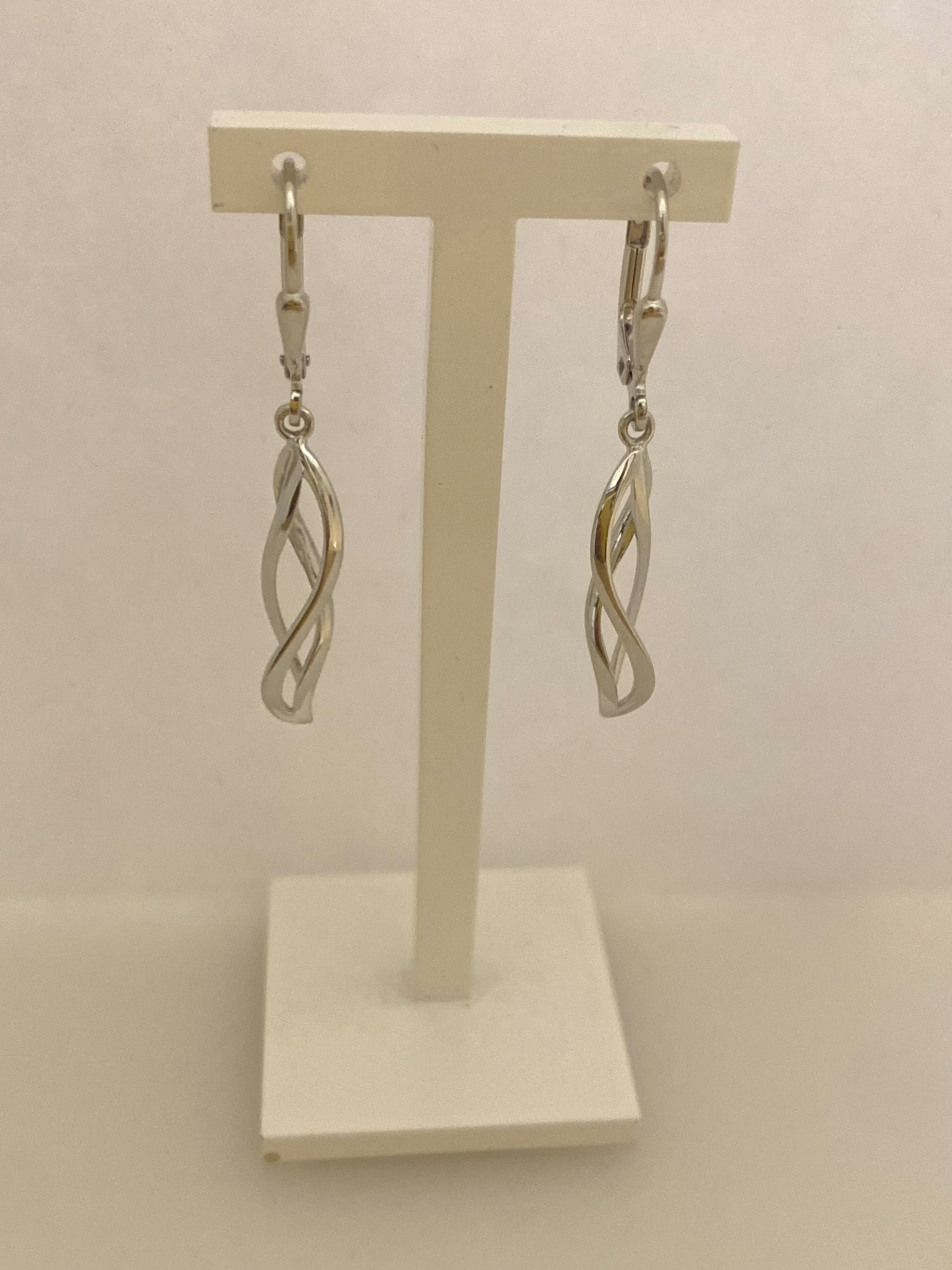 Zilveren oorhangers "wokkel" 