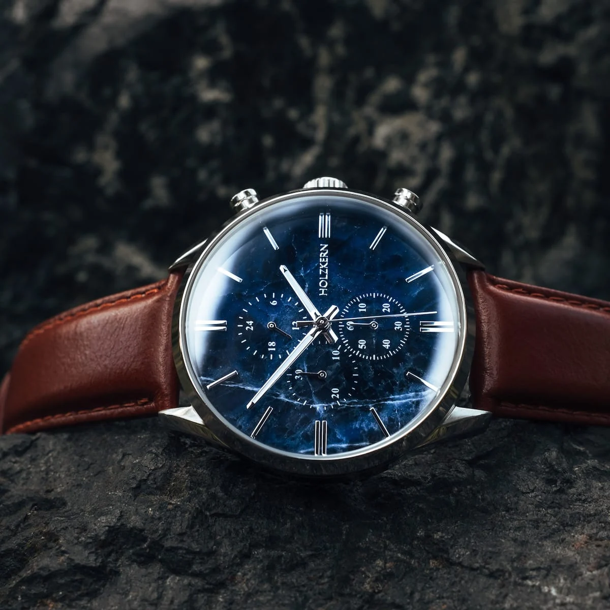 Ieder mens is uniek, en onze intelligentie kan in verschillende manieren tot uitdrukking komen.

Ons horloge Naturalist is gewijd aan naturalistische intelligentie - mensen met deze eigenschap hebben een bijzondere band met de natuur. Deze mensen zijn zich scherp bewust van hun natuurlijke omgeving en de veranderingen die daarin plaatsvinden.