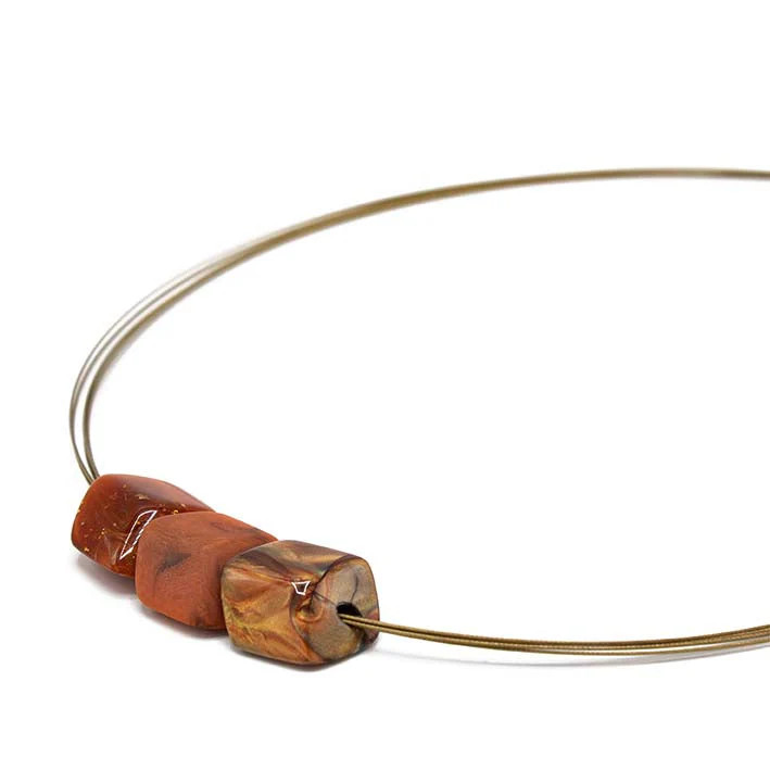Ketting met Mini Cubes Oranje tinten 47 cm goudkleurig