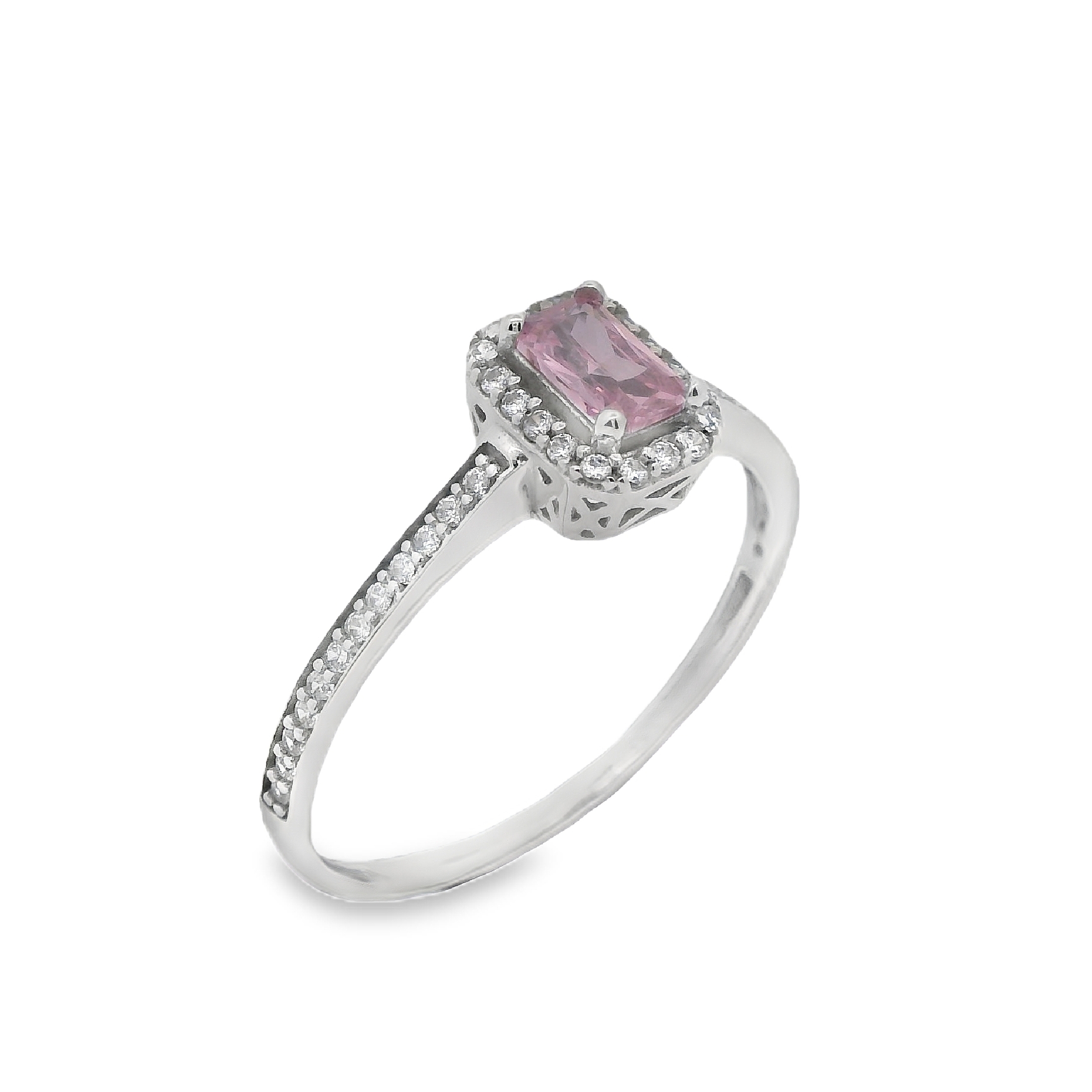 Deze ring van Louis Bros is vervaardigd uit 14 karaat witgoud (1.33 gr.).
Deze ring met een roze zirkonia in het midden en omringd door witte zirkonia is een opvallend en verfijnd sieraad. Het koele witgoud benadrukt de zachte roze kleur van de centrale zirkonia, terwijl de omliggende witte zirkonia's extra schittering toevoegen. De witte zirkonia's op de band versterken de luxueuze uitstraling van deze ring. Dit sieraad combineert elegantie met een speelse touch, perfect voor wie op zoek is naar een unieke en stijlvolle ring met een vleugje romantiek.
De ring is verkrijgbaar in meerdere afmetingen.