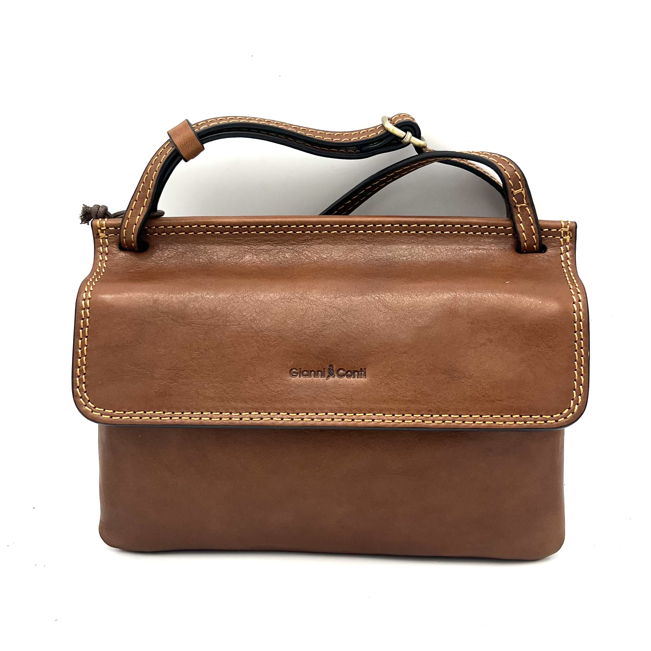 De Gianni Conti Maremma schoudertas in Cognac is gemaakt van hoogwaardig leer en heeft een tijdloos design. De tas heeft een ruim hoofdcompartiment en diverse handige vakjes voor het opbergen van al je benodigdheden. De schoudertas kan zowel casual als zakelijk gedragen worden en is perfect voor dagelijks gebruik. Draag hem stijlvol over je schouder of crossbody voor een trendy look.