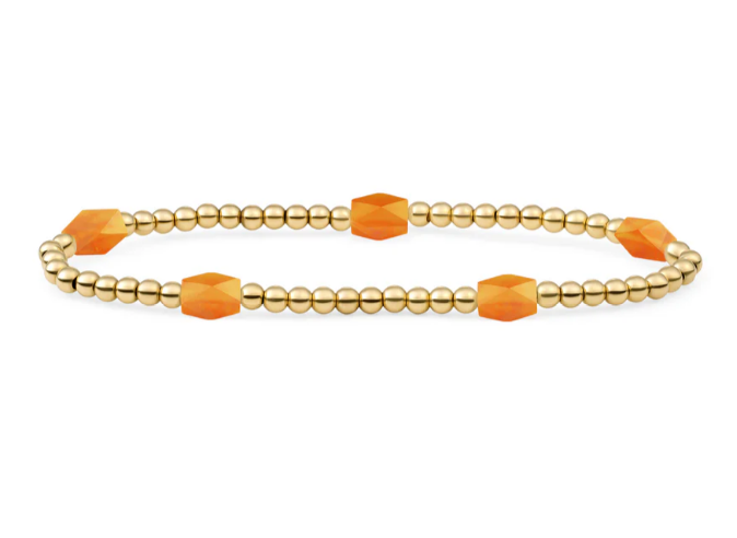 De Citrine Quartz Reversed Edge Mix armband is een geweldige aanvulling op jouw armbanden- en sieradencollectie. Of je de Reversed Edge Mix armband nu los draagt of combineert met onze andere kralenarmbanden: de Reversed Edge Mix armband trekt direct de aandacht door de prachtige Citrine Quartz gefacetteerde beads! 