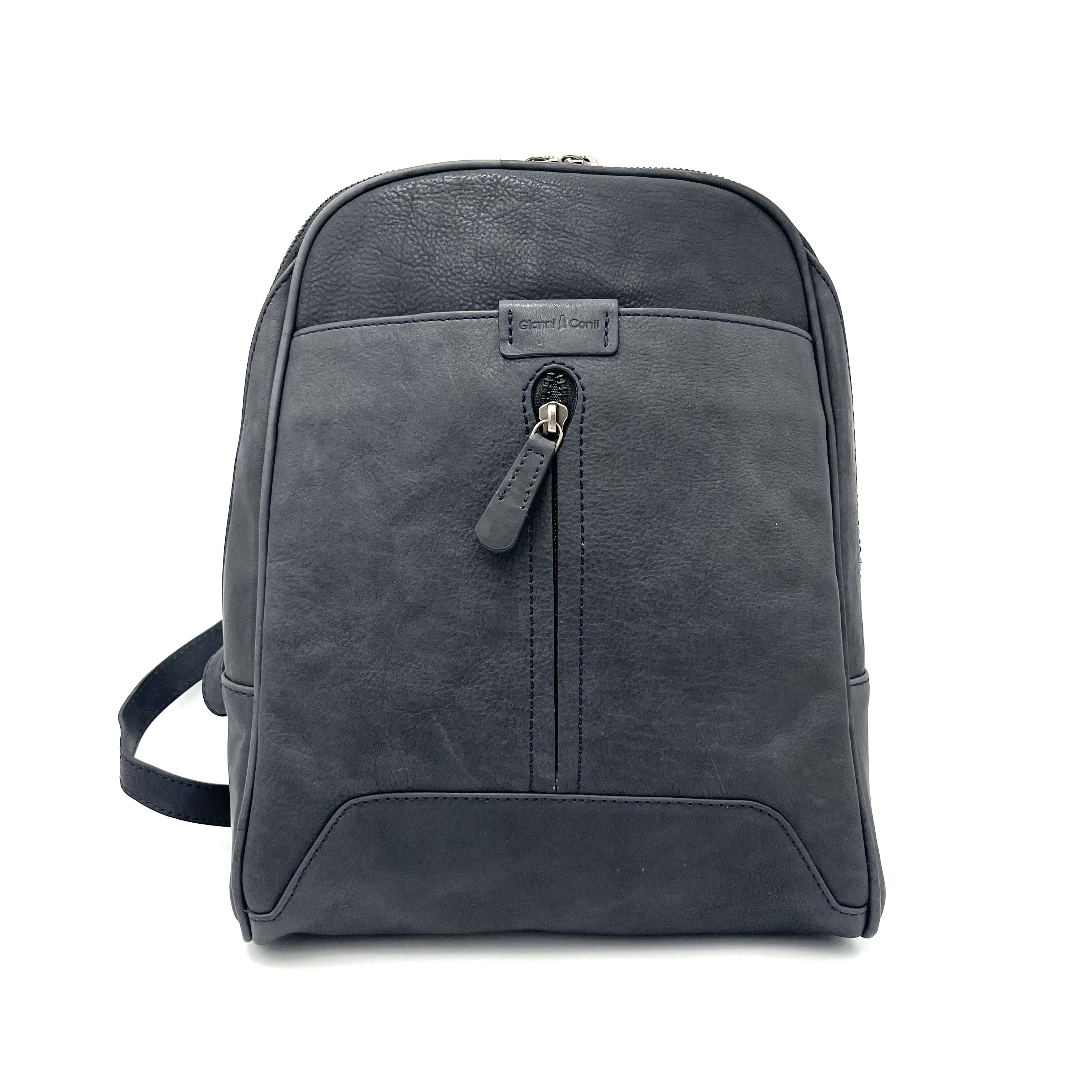 Deze prachtige rugtas van Gianni Conti is gemaakt van hoogwaardig blauw leer en heeft een tijdloos design. De tas heeft diverse vakken en een verstelbare schouderband voor optimaal draagcomfort. De beste manier om deze rugtas te dragen is over twee schouders.

Perfect voor dagelijks gebruik of een avondje uit. Stijlvol en praktisch!
Afgmetingen:
hoogte 31cm x breed 25cm x diep 12cm
