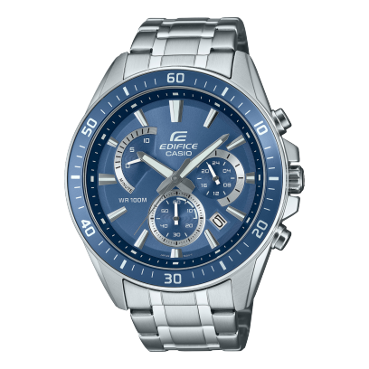 Kies voor stijl met een klassieke EDIFICE-chronograaf met grote kast en opvallend, gedetailleerd ontwerp.

De stevige roestvrijstalen band is gecombineerd met een rand en wijzerplaat in verfijnd grijsblauw voor een in het oog springende, avontuurlijke look.