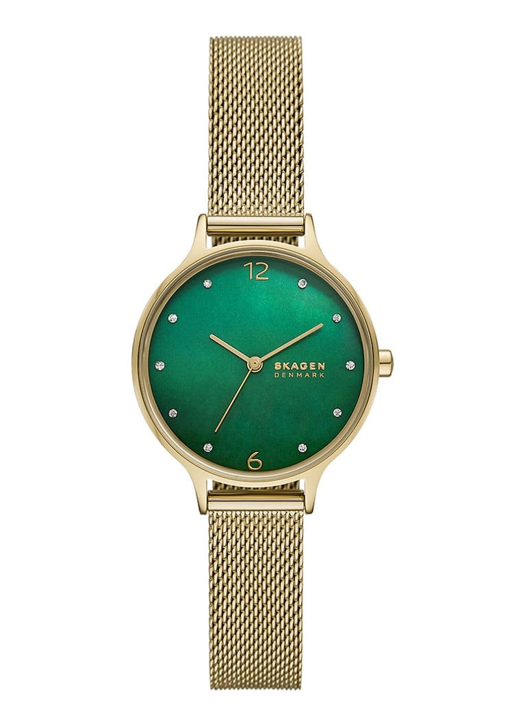 De Skagen Horloge Anita kleine SKW3145 heeft een minimalistisch design met een zilveren mesh band en een elegant witte wijzerplaat. Het horloge is waterbestendig tot 30 meter diepte en heeft een quartz uurwerk. Draag dit horloge casual met een denim outfit of chic met een zakelijke look. Het is de perfecte accessoire voor elke gelegenheid!

**Let op: voor onze privacy policy en de servicevoorwaarden verwijzen wij u naar onze website.**