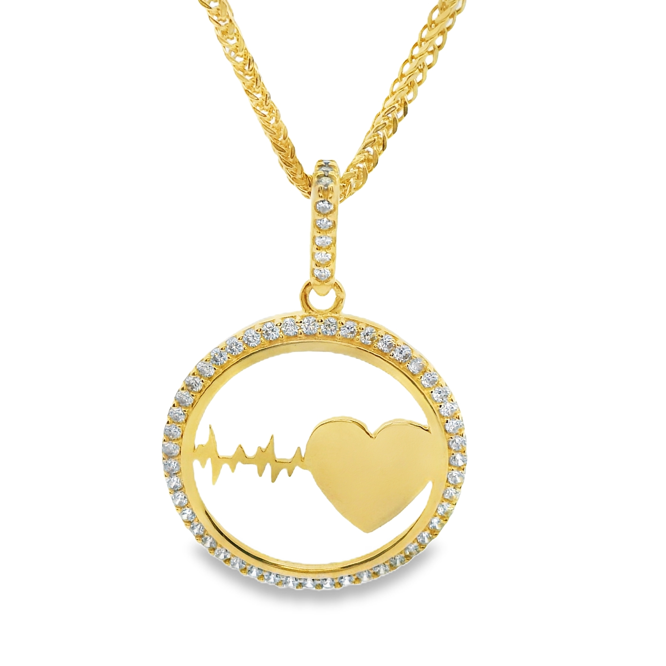 Deze hanger van Louis Bros is vervaardigd uit 14 karaat geelgoud met zirkonia (1.93 gr). Deze hanger met een hartslagmotief is een stijlvol en betekenisvol sieraad. De warme tint van het geelgoud benadrukt het moderne design van de hartslag, dat symbool staat voor leven, energie en verbondenheid. Dit sieraad is perfect voor wie een subtiele, maar krachtige boodschap wil uitdragen, en voegt een persoonlijk en elegant accent toe aan elke outfit. Een tijdloze hanger die elke dag herinnert aan de schoonheid van het leven.