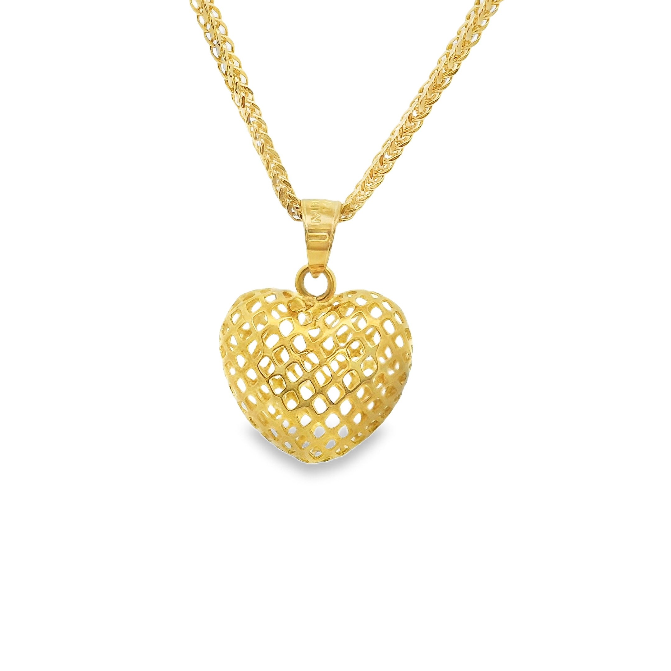 Deze hanger van Louis Bros is vervaardigd uit 14 karaat geelgoud (0.91 gr).
Deze hanger in de vorm van een hart is een tijdloos en elegant sieraad dat liefde en verbondenheid symboliseert. De warme gloed van het geelgoud geeft het hartje een luxe uitstraling, waardoor het perfect is als geschenk voor een dierbare of als persoonlijke herinnering. Dit sieraad is eenvoudig, maar krachtig in zijn betekenis, en voegt een subtiel vleugje romantiek toe aan elke outfit. Ideaal om dagelijks te dragen en een constant symbool van genegenheid en stijl.