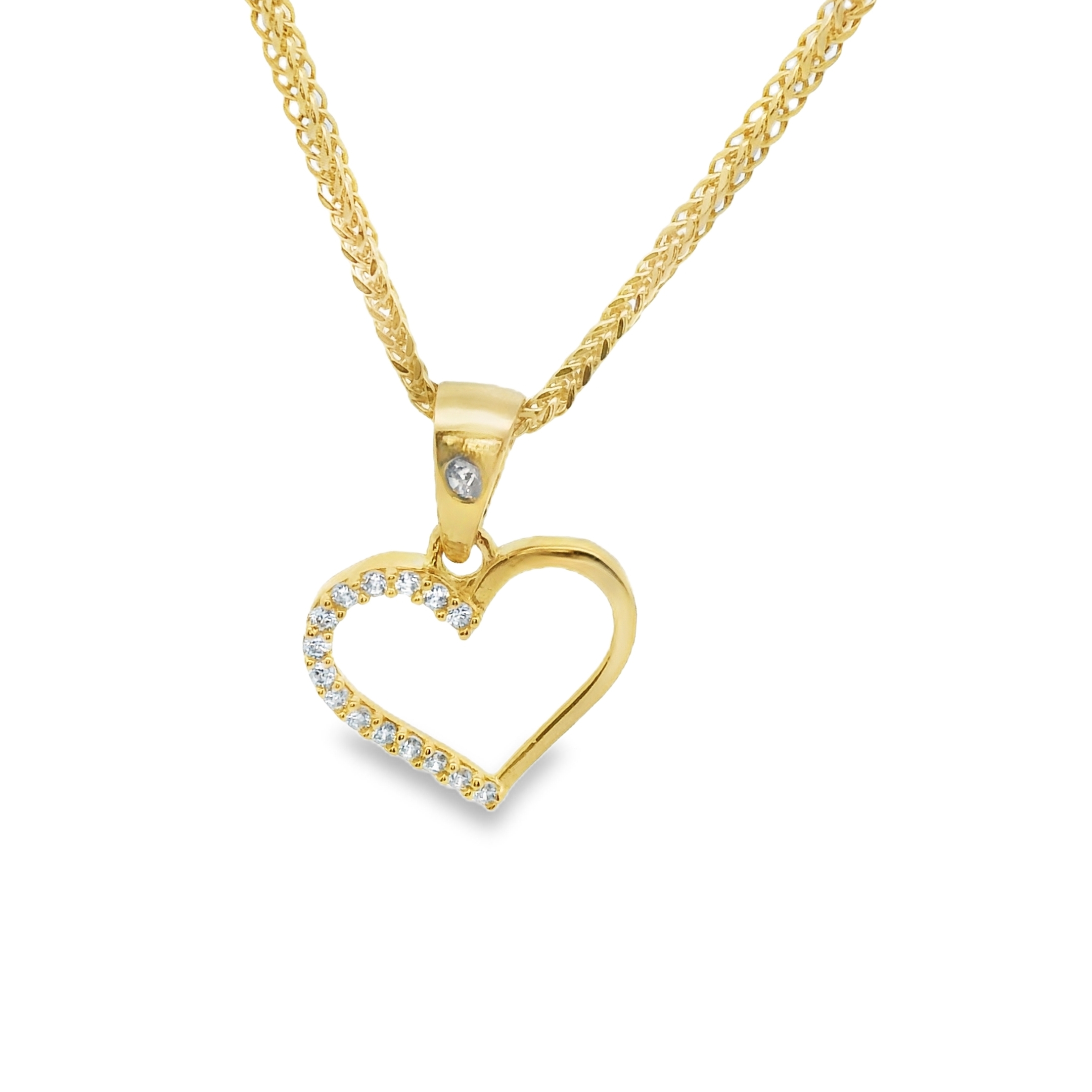 Deze hanger van Louis Bros is vervaardigd uit 14 karaat geelgoud met zirkonia (0.95 gr.).
Deze hanger in de vorm van een hartje met zirkonia is een schitterend symbool van liefde en elegantie. De warme glans van het geelgoud gecombineerd met de sprankelende zirkonia maakt dit sieraad tot een echte blikvanger. Het hartje staat voor genegenheid en verbondenheid, terwijl de fonkelende zirkonia een vleugje luxe toevoegt. Dit tijdloze sieraad is perfect als cadeau voor een geliefde of als een persoonlijke accessoire om elke dag te dragen.