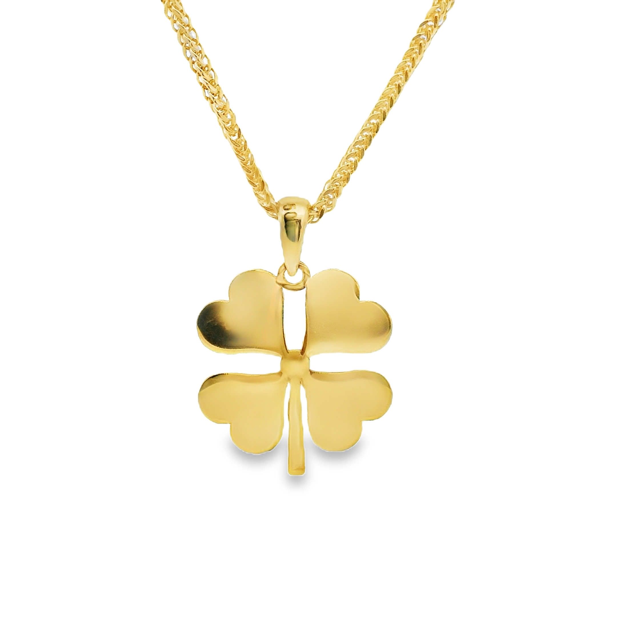 Deze hanger van Louis Bros is vervaardigd uit 14 karaat geelgoud (1.09 gr).
Deze hanger in de vorm van een klavertje vier brengt een vleugje geluk en charme met zich mee. Het glanzende goud benadrukt de symboliek van het klavertje vier, dat staat voor geluk, hoop, liefde, en vertrouwen. Dit sieraad is niet alleen een elegant accessoire, maar ook een betekenisvolle talisman die elke dag een beetje extra geluk brengt. Perfect om te dragen of cadeau te geven aan iemand die je dierbaar is.
