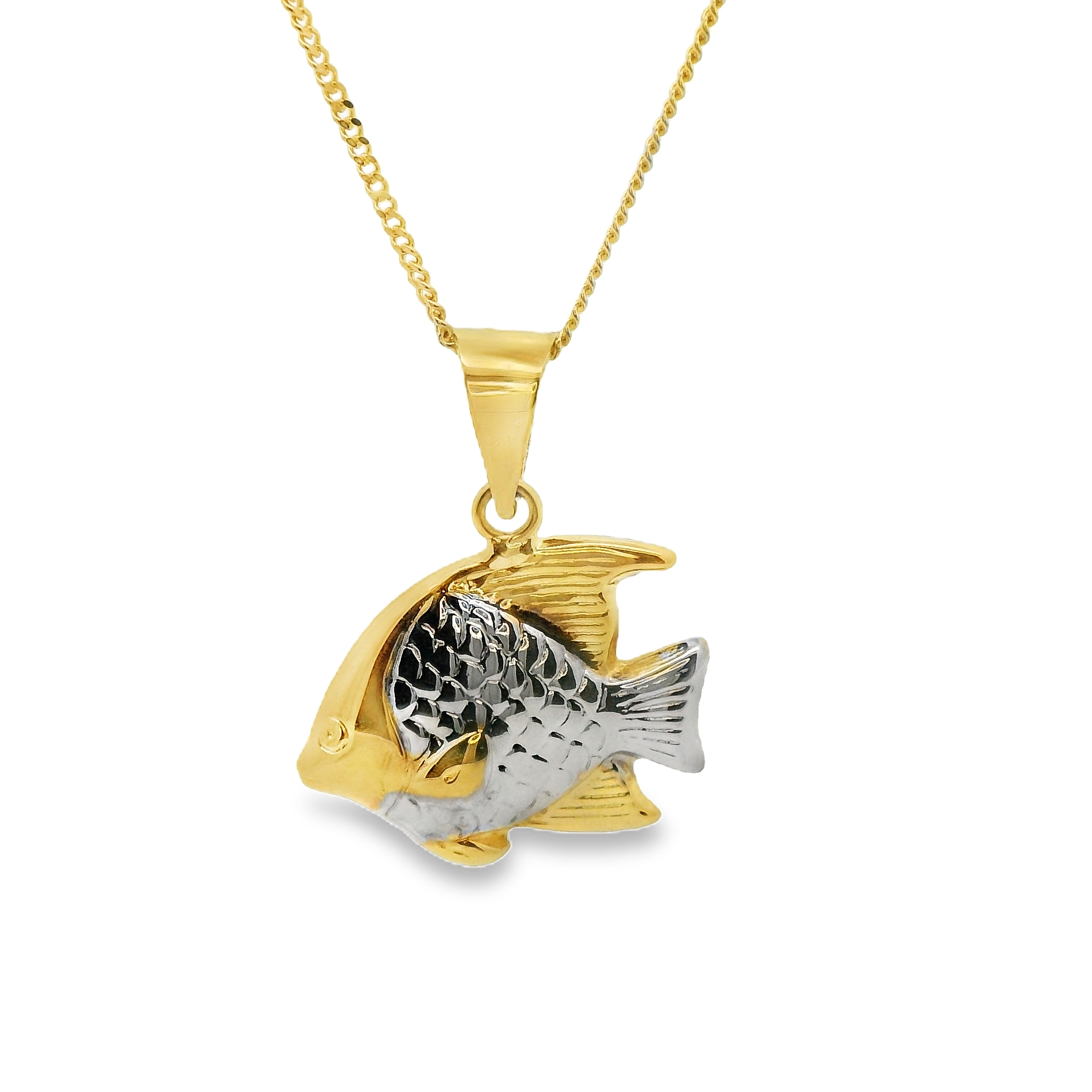 Deze hanger van Louis Bros is vervaardigd uit 14 karaat bicolor (2.02 gr.).
Deze hanger in de vorm van een vis straalt zowel elegantie als symboliek uit. De combinatie van wit- en geelgoud geeft de hanger een verfijnde en opvallende uitstraling, terwijl de vis symbool staat voor geluk, overvloed en bescherming. Dit unieke sieraad is perfect voor wie een subtiel, maar betekenisvol accent aan zijn of haar look wil toevoegen. Met zijn elegante design en diepe symboliek is deze hanger een tijdloze keuze voor elke gelegenheid.