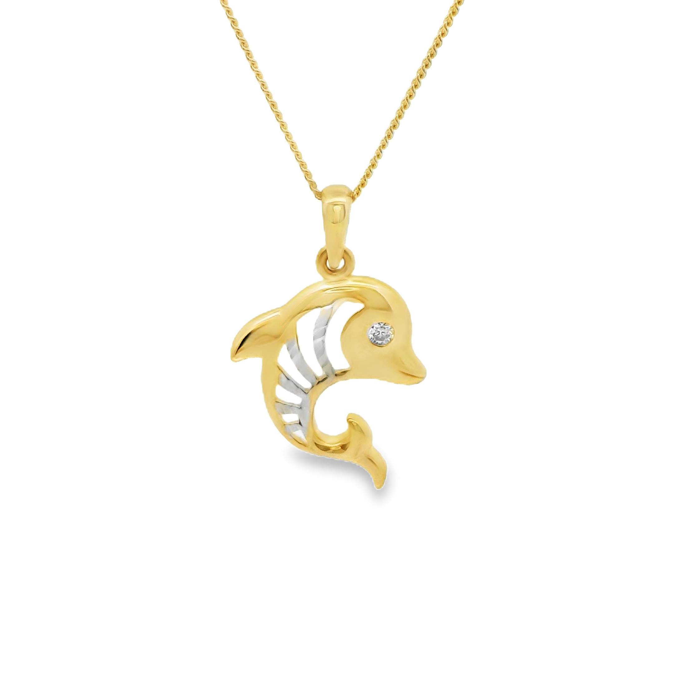 Deze hanger van Louis Bros is vervaardigd uit 14 karaat bicolor met zirkonia (1.25gr.).
Deze hanger in de vorm van een dolfijn combineert speelsheid met elegantie. De samensmelting van wit- en geelgoud geeft de hanger een opvallend en verfijnd uiterlijk, terwijl de dolfijn symbool staat voor intelligentie, vrijheid en vreugde. Dit sierlijke sieraad is perfect voor wie een liefde voor de zee wil uitdrukken of een speels accent aan zijn of haar look wil toevoegen. Een tijdloze hanger die zowel stijlvol als betekenisvol is.