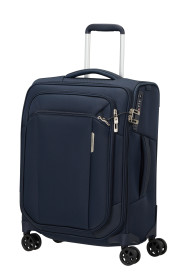 De Samsonite Respark spinner 55/20  is een blauwe koffer met handige features zoals een uitschuifbare handgreep en 4 soepele wielen. Deze handbagage koffer is ideaal voor korte reizen. Draag de koffer comfortabel door deze aan de handgreep te trekken of door hem achter je aan te rollen. Met de Samsonite Respark spinner reis je in stijl en gemak!

odel
Spinner (4 wielen)
Materiaal
100% Recyclex®
Kleur
Midnight Blue
Ruimste afmetingen
55 x 40 x 20cm
Size
Handbagage
Volume
43 L
Gemiddeld inpak gewicht
Ongeveer 10 kg