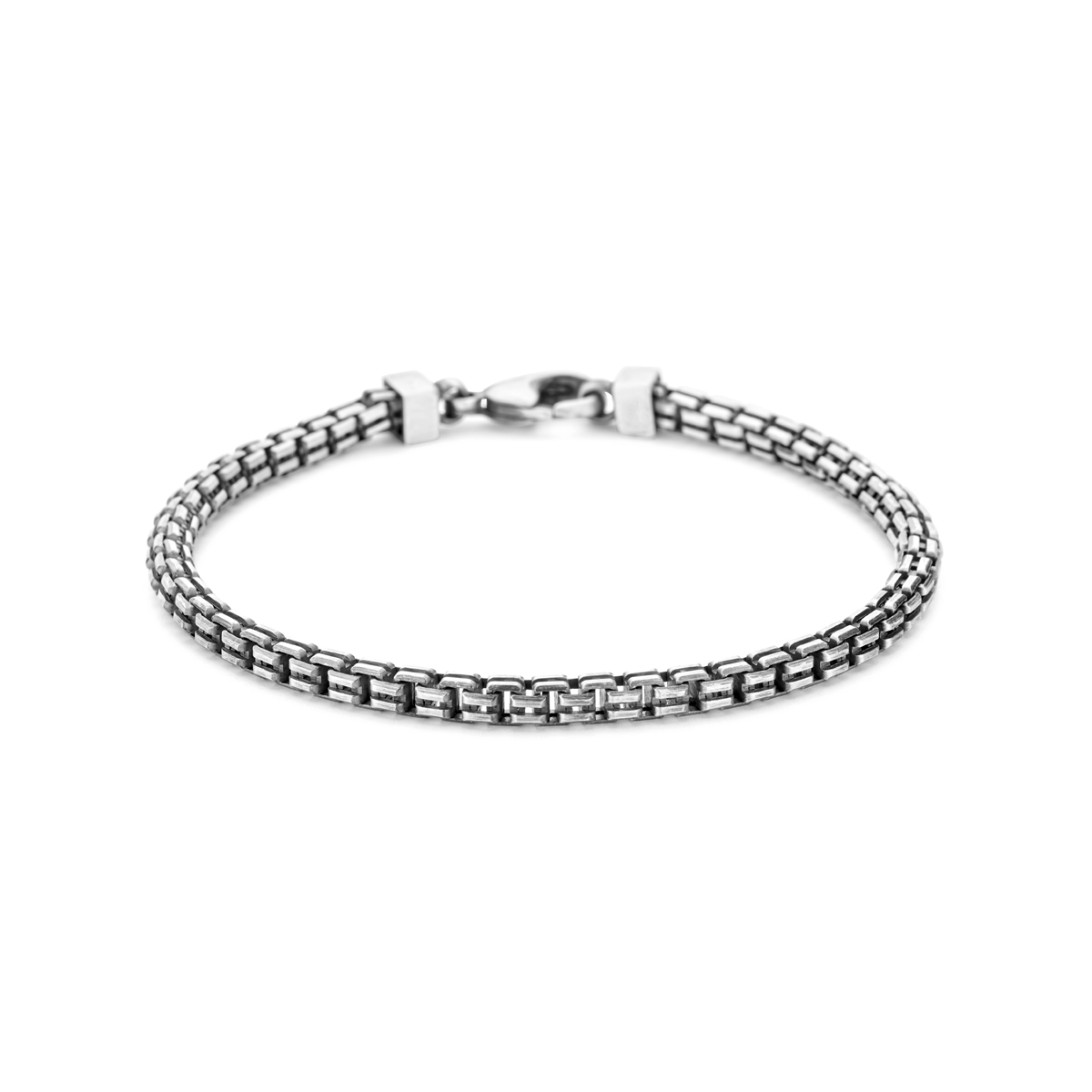 Geoxideerd 925 zilveren armband met een schakelbreedte van 4mm. De armband is uitgevoerd met een karabijn sluiting.