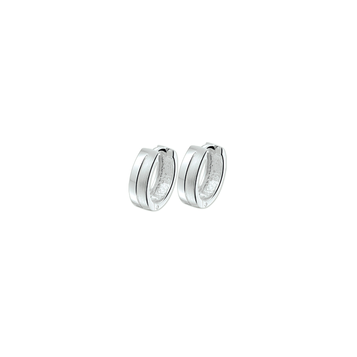 Beschrijving: Gerhodineerd zilveren klapcreolen met een poli/matte afwerking. 
Verpakt per: 1
Doelgroep: dames
Breedte: 3.5 mm