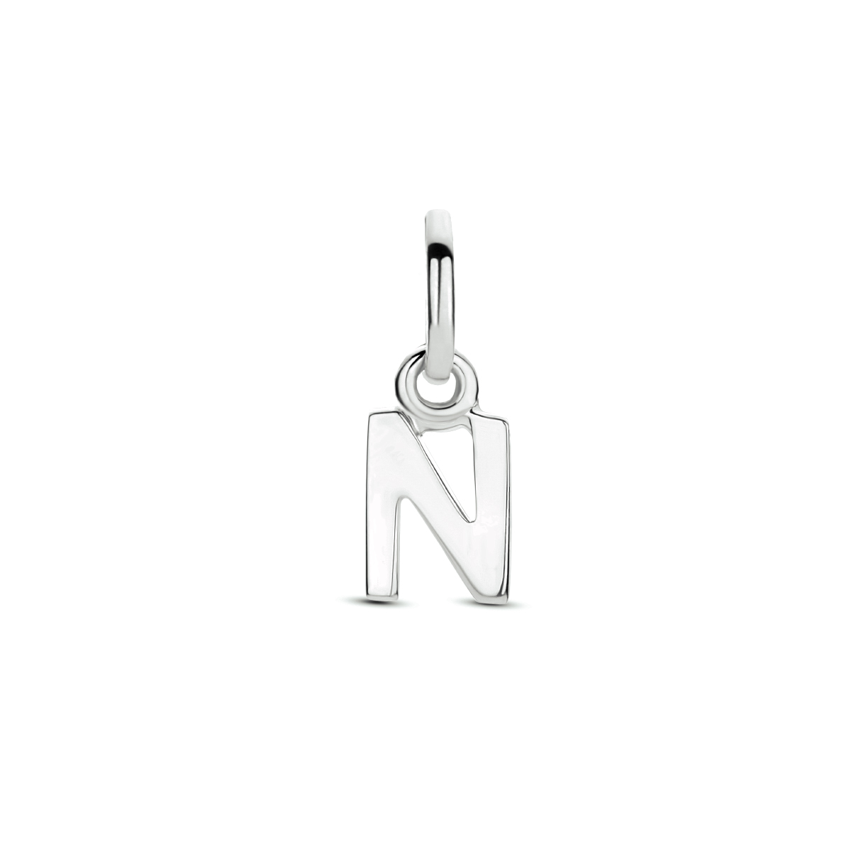 Deze zilveren letterhanger "N" is gemaakt van hoogwaardig 925 sterling zilver en heeft een stijlvol ontwerp. De hanger heeft een glanzende afwerking en is voorzien van een oogje om aan een ketting te bevestigen. Draag hem aan een fijne zilveren ketting voor een subtiele en persoonlijke touch aan je outfit. Een perfecte keuze voor dagelijks gebruik of speciale gelegenheden.