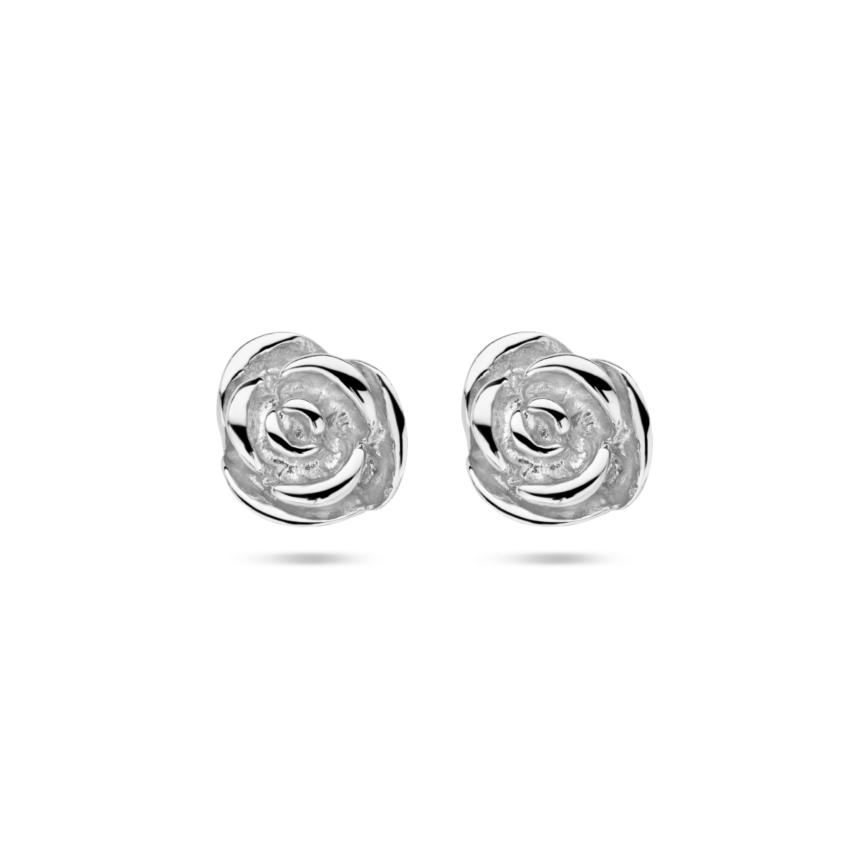 Gerhodineerd 925 zilveren oorknoppen in de vorm van een roos. De oorknoppen hebben een diameter van 7.5mm.