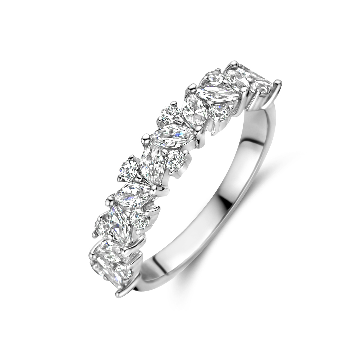 Gerhodineerd 925 zilveren ring uitgevoerd met zirkonia. De ring heeft een breedte van 4.5mm.