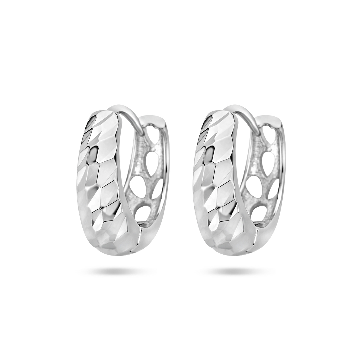 Gerhdonineerd 925 zilveren klapoorringen met een diameter van 12.5mm.