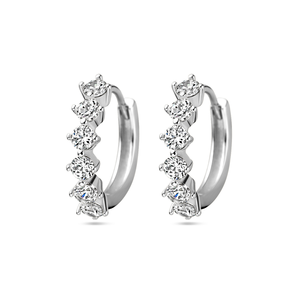 Gerhodineerd 925 zilveren klapoorringen uitgevoerd met zirkonia. De klapoorringen hebben een afmeting van 14x3.2mm.