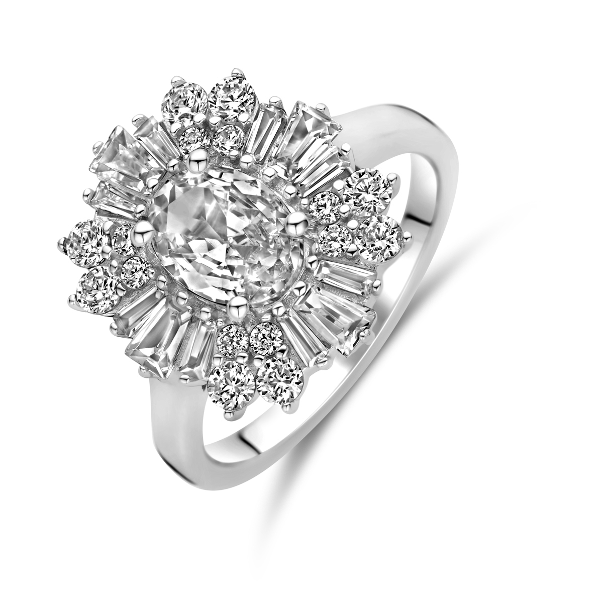 Gerhodineerd 925 zilveren ring uitgevoerd met zirkonia. De ring heeft een breedte van 14.5mm.