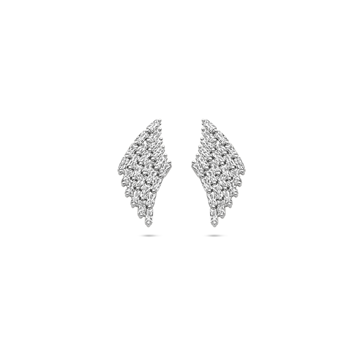 Gerhodineerd 925 zilveren oorknoppen uitgevoerd met zirkonia. De oorknoppen hebben een afmeting van 23 x 11mm.
