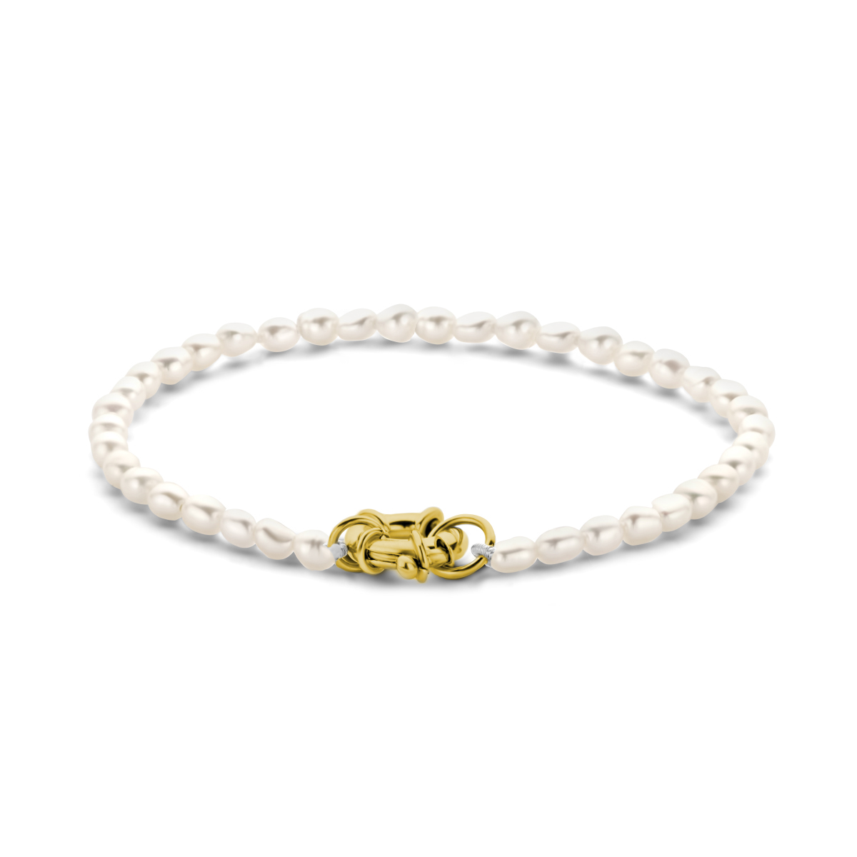 Geelgoud op 925 zilveren armband uitgevoerd met zoetwaterparels. De armband heeft een draaglengte van 18.5cm en een veerslot. De schakelbreedte is 3.8mm. Geen garantie op plating.