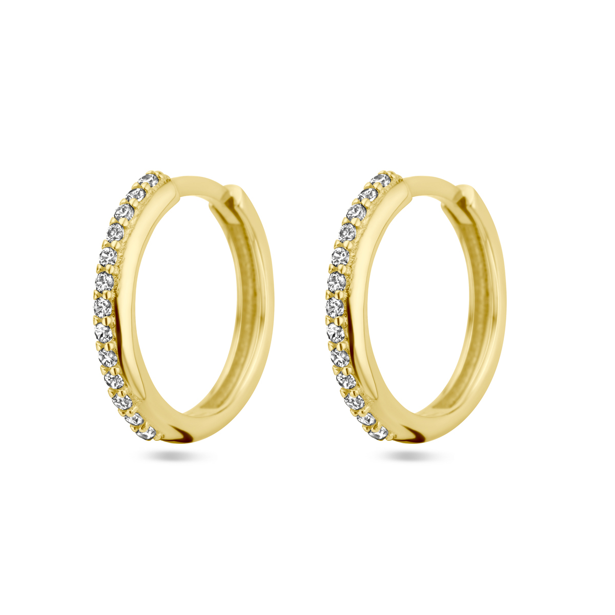 14k Geelgouden klapoorringen uitgevoerd met zirkonia. De oorringen hebben een breedte van 2.0mm.