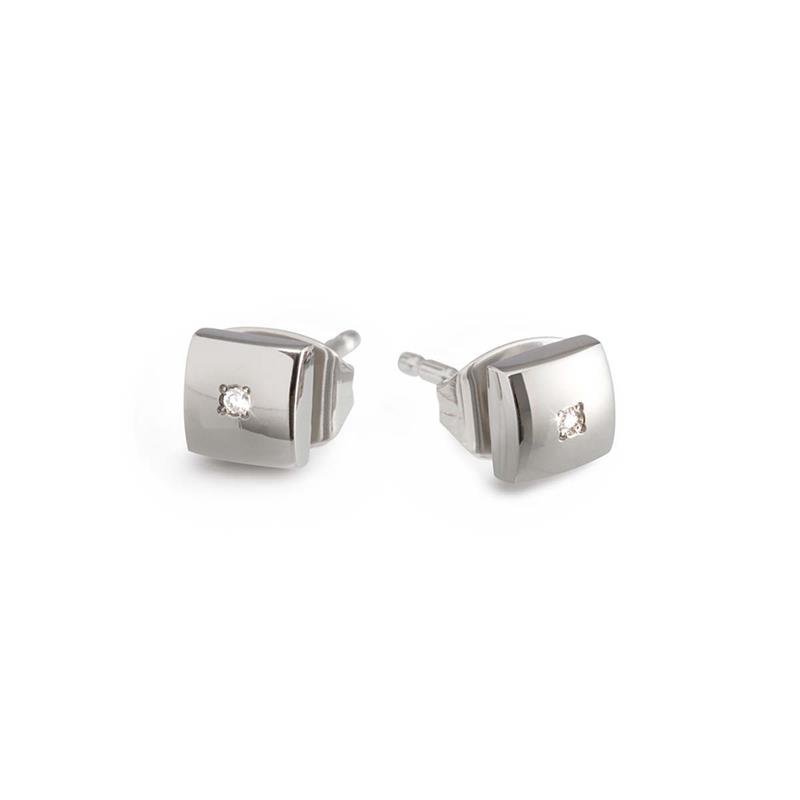 Boccia Titanium 05050.02
Deze stijlvolle zilverkleurige Boccia Titanium oorstekers wil je elke dag dragen! De oorstekers zijn gemaakt van titanium. In het midden bevindt zich een stralende briljant geslepen diamant. Combineer de oorstekers met de andere sieraden van Boccia Titanium voor een complete look. De oorstekers hebben een lengte en breedte van 5mm.
 
HET MERK
Boccia Titanium is h�t titanium merk van Nederland. dat zijn oorsprong in Duitsland vindt en is opgericht in het jaar 1992. Ontwikkeld door internationale ontwerpers. Alle titanium componenten van de BOCCIA TITANIUM collectie zijn gemaakt van 99.7% puur titanium; het bijzondere materiaal. Alle titanium componenten van de BOCCIA TITANIUM collectie zijn gemaakt van 99.7% puur titanium; het bijzondere materiaal. 

SPECIFICATIES
- Oorstekers 
- Puur titanium
- 2 diamanten 0.01 ct
- 5.5mm