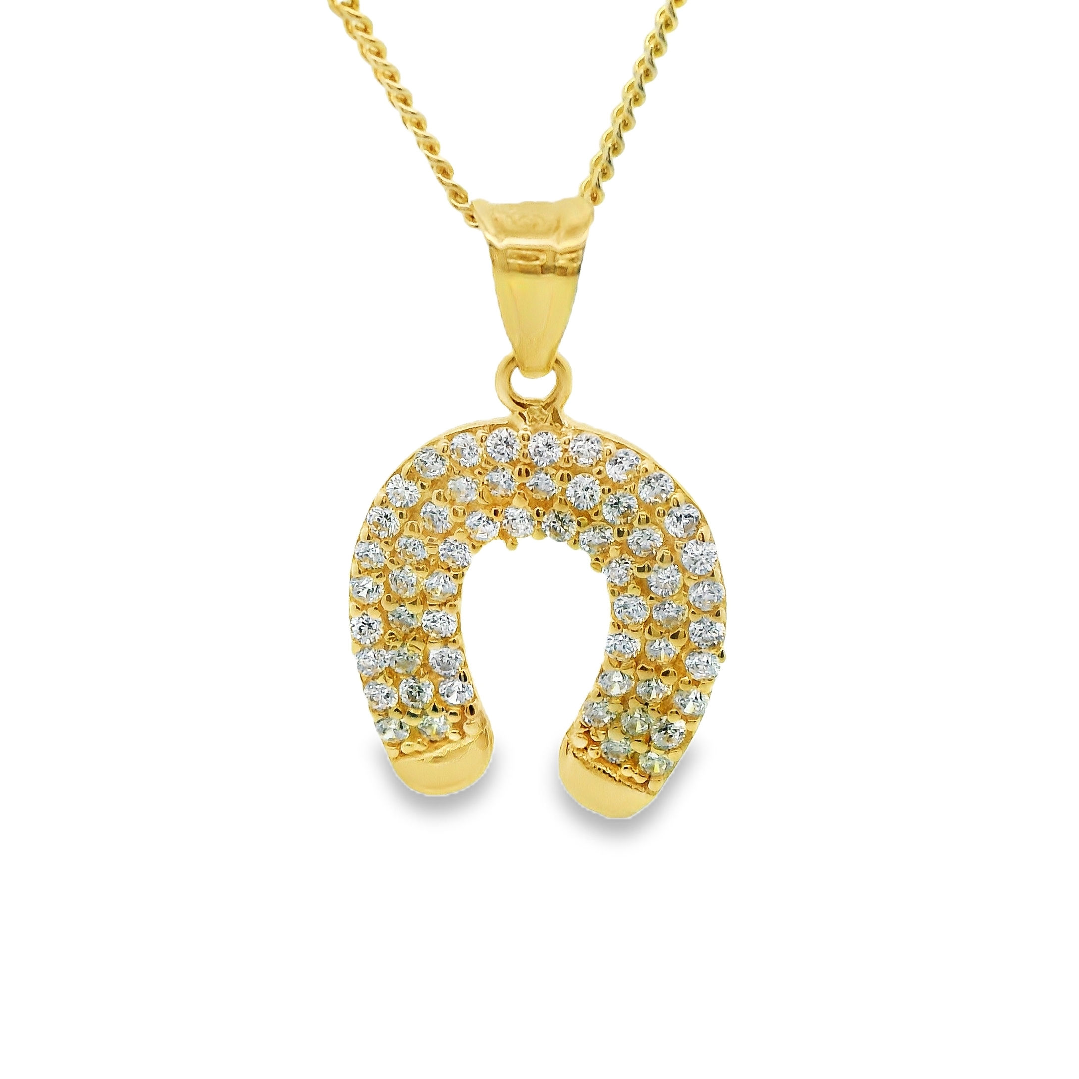 Deze hanger van Louis Bros is vervaardigd uit 14 karaat geelgoud met zirkonia (1.10 gr.).
Deze hanger in de vorm van een hoefijzer combineert stijl met betekenis. Het hoefijzer staat symbool voor geluk en bescherming, en in glanzend geelgoud straalt het zowel warmte als luxe uit. Dit tijdloze sieraad is perfect om dagelijks te dragen, als een subtiel teken van voorspoed of als een speciaal cadeau voor iemand die je geluk wilt wensen. Met zijn elegante en verfijnde ontwerp is deze geelgouden hoefijzerhanger een prachtige en betekenisvolle toevoeging aan elke sieradencollectie.