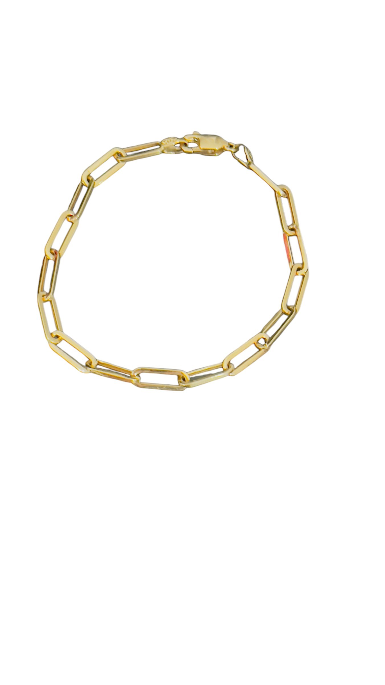 Deze JEWEL: Closed Forever armband heeft een uniek ontwerp met de woorden "closed forever" als boodschap. De armband is verstelbaar en past dus om elke pols. Het is het perfecte accessoire om je outfit een edgy touch te geven. Draag deze armband solo als statement piece of combineer het met andere armbanden voor een trendy look. Perfect voor elke gelegenheid!