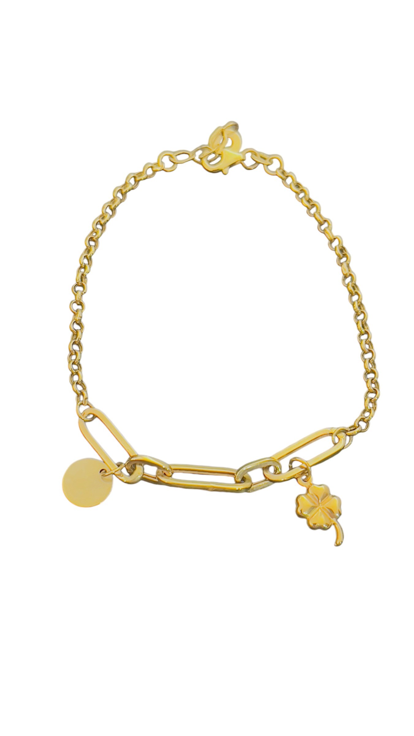 Deze prachtige gouden bedel armband is gemaakt van hoogwaardig materiaal en heeft een uniek ontwerp met verschillende bedels. De armband is verstelbaar en past daardoor om elke pols. Draag deze armband solo voor een subtiele uitstraling of combineer met andere armbanden voor een trendy layered look. Een waardevolle toevoeging aan je sieradencollectie!