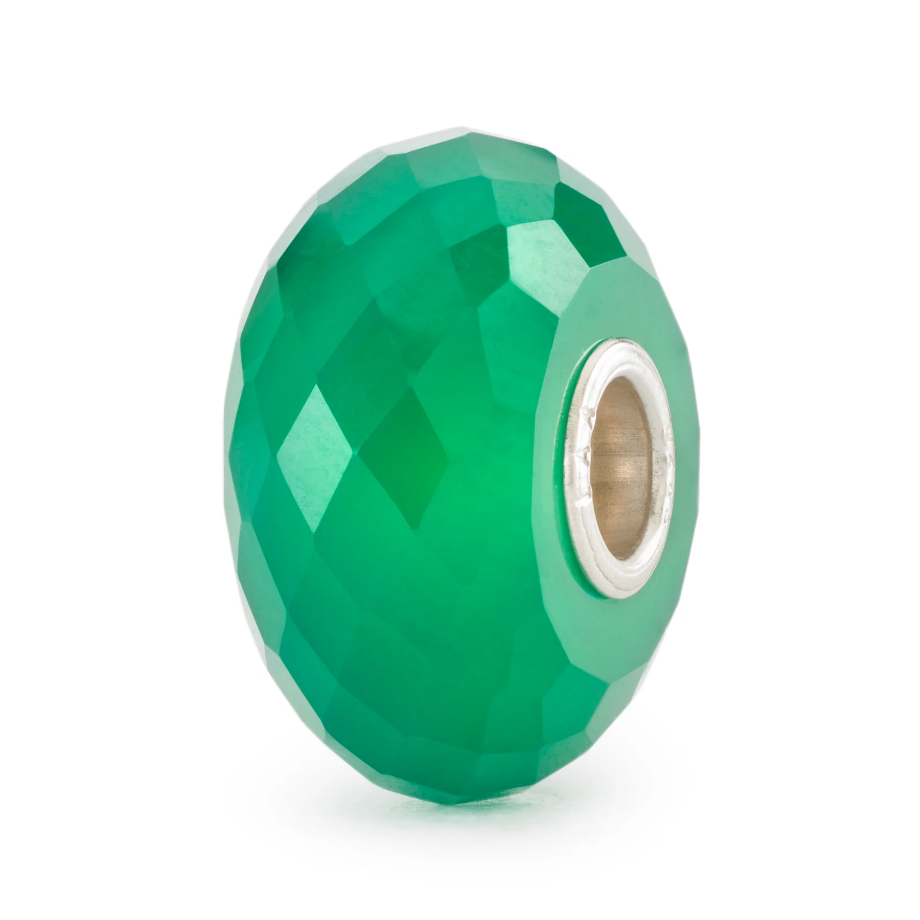 Groene Onyx, een symbool van de kracht van de natuur, aardt emoties en brengt vrede. Het is als een kalme schuilplaats in de chaos van het leven, die je helpt innerlijke rust te vinden.