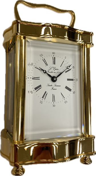 Carriage Clock van het merk L'Epee. Zware vergulde messing behuizing met een traditioneel mechanisch Carriage Clock uurwerk met echappement.