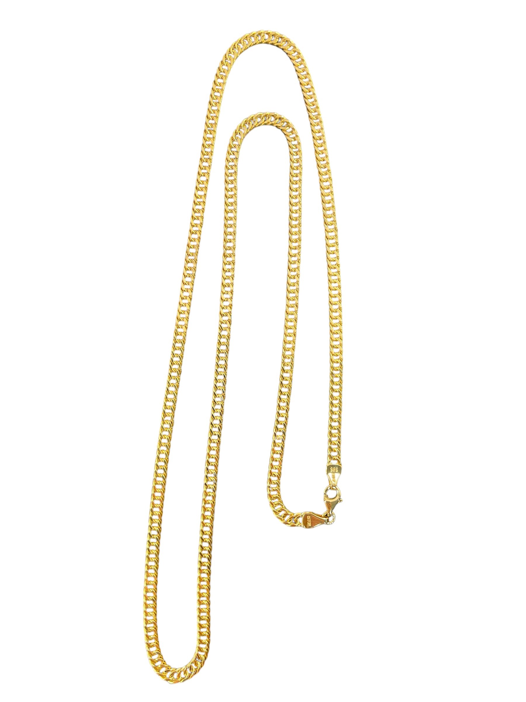 De platte gourmette collier in goud is een prachtig sieraad met een elegante uitstraling. Het collier heeft een mooie glans en een stevige sluiting voor extra veiligheid. De beste manier om dit sieraad te dragen is als een statement piece bij een eenvoudige outfit, waardoor het extra opvalt. Voeg dit luxe item toe aan je collectie voor een verfijnde look.