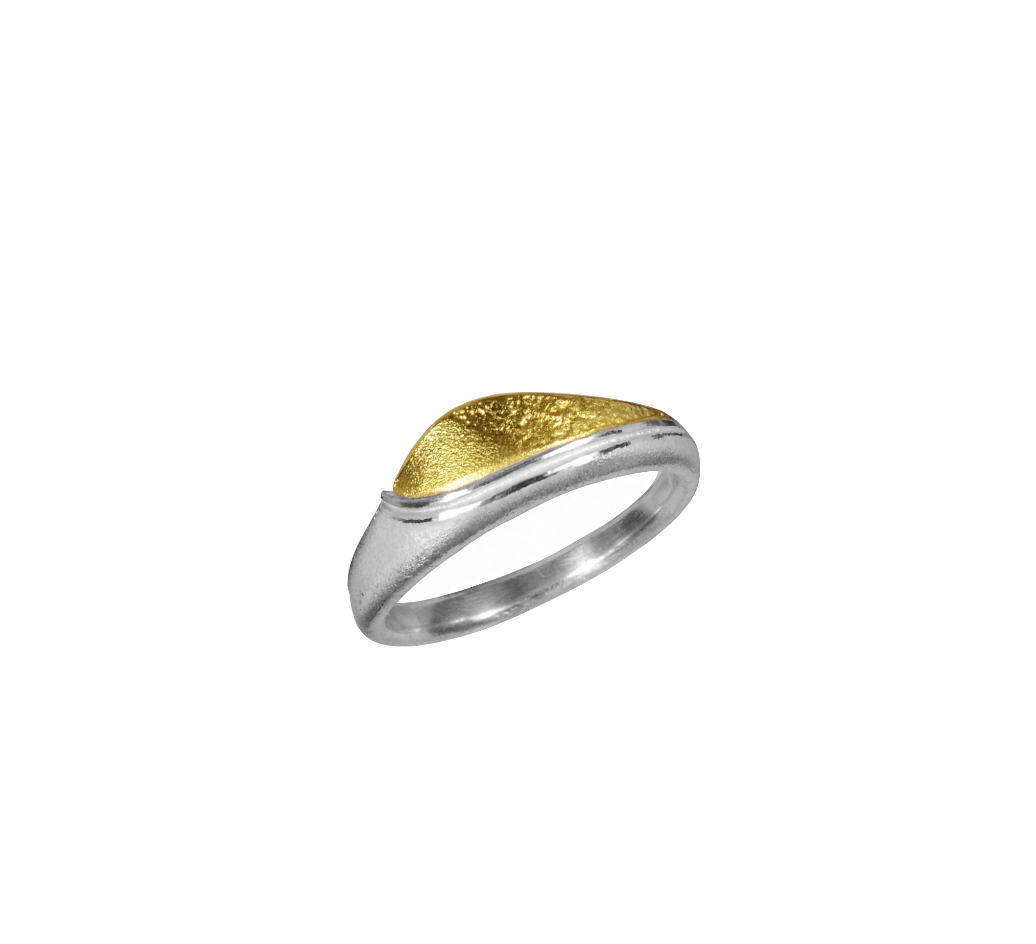 Zilveren ring mat/poli met 18 krt. goud inleg.