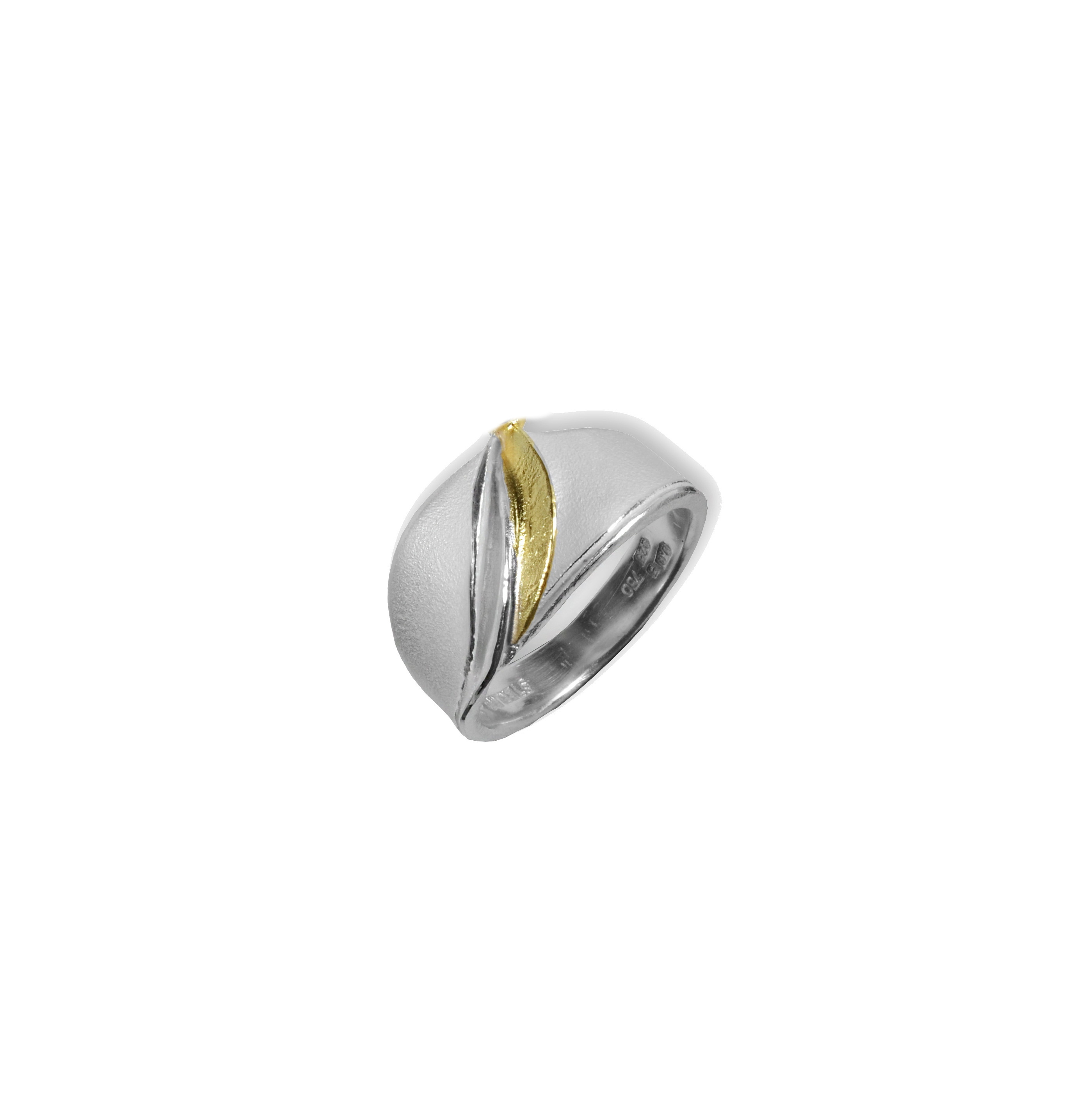 Zilveren ring mat/poli met 18 krt. goud inleg.