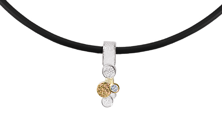 Zilveren hanger mat /poli met 18 krt. goud inleg en 0.06 ct. briljant