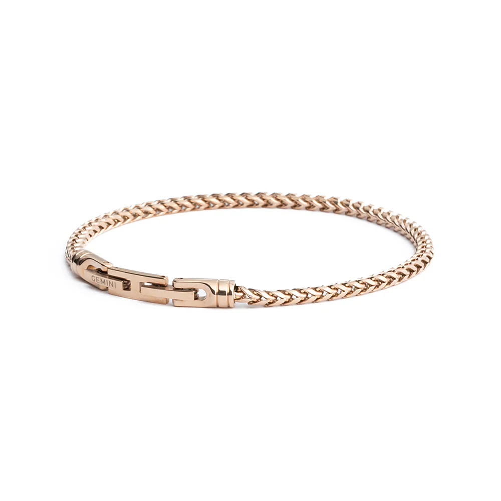 De Cito Bronze armband is een prachtige 3mm vossenstaart armband met een op maat gemaakte sluiting. Hij is +-1 cm verstelbaar, dus je hoeft je niet al te veel zorgen te maken over de maatvoering.

De armband is gemaakt van duurzaam 316L roestvrij staal en is met de grootste zorg afgewerkt.

Waarom zou je er één kopen?
- Je krijgt 12 maanden garantie & je kan gratis omruilen als de maat niet goed is
- Je armband wordt binnen de 48u gemaakt en verzonden
- Hij is gemaakt van hoogwaardige materialen en officieel 'handmade in Belgium'