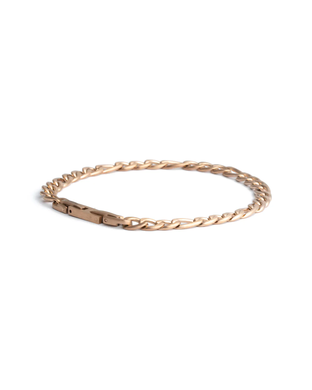 Deze prachtige armband is handgemaakt en is perfect voor dames met maat M-L. De armband heeft een stijlvolle uitstraling en past bij elke outfit. Combineer het met andere armbanden voor een trendy look of draag het alleen voor een klassieke touch. De Gemini Fortis Bronze armband is een must-have voor elke sieradencollectie!