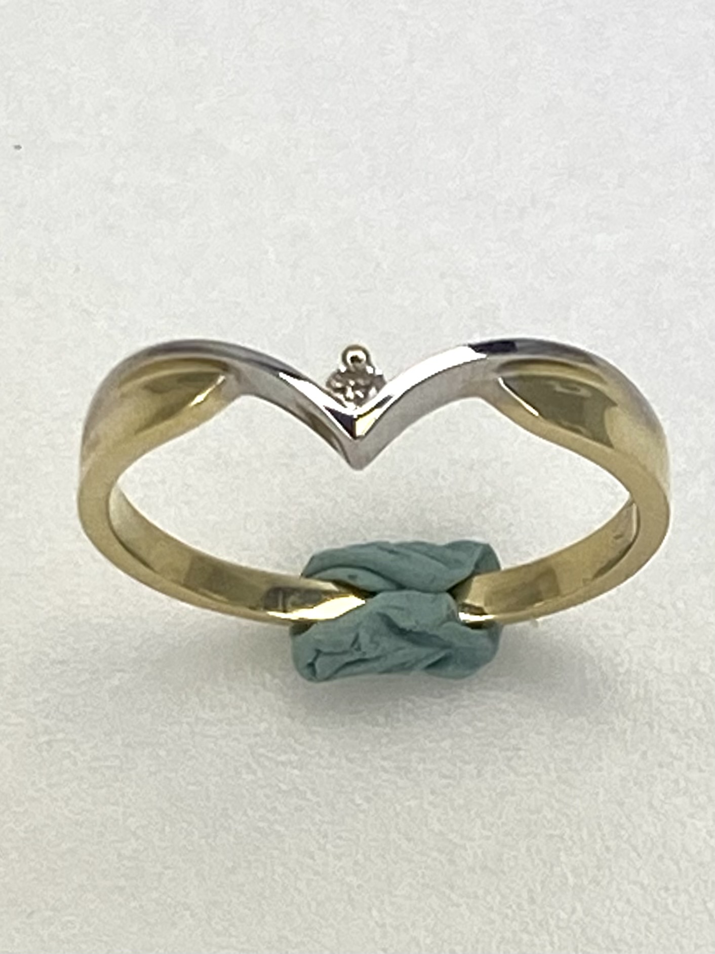 0.03crt diamant, briljant geslepen bicolor