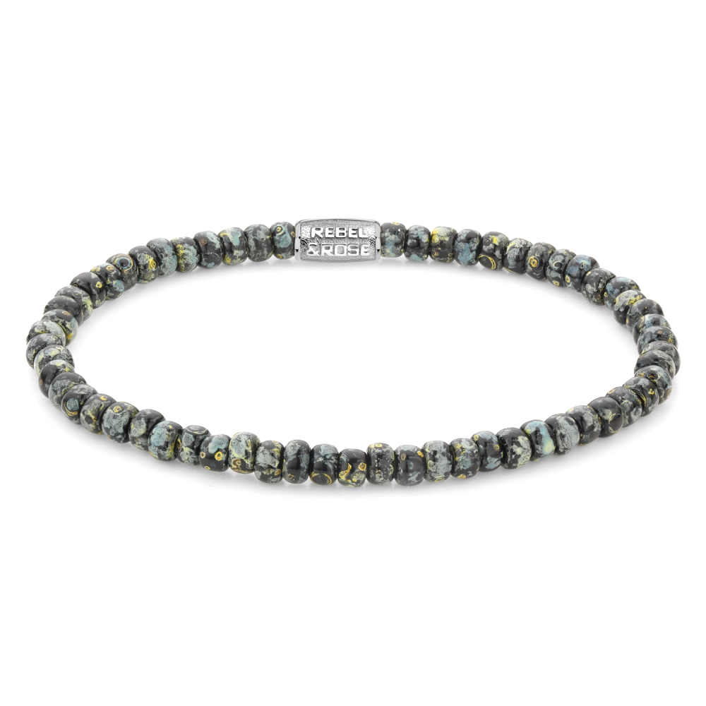 Natuurstenen armband van het merk Rebel & Rose. De armband heeft een hoogwaardige elastische stretch koord, 4mm Howlite White natuurstenen beads en RVS slotje