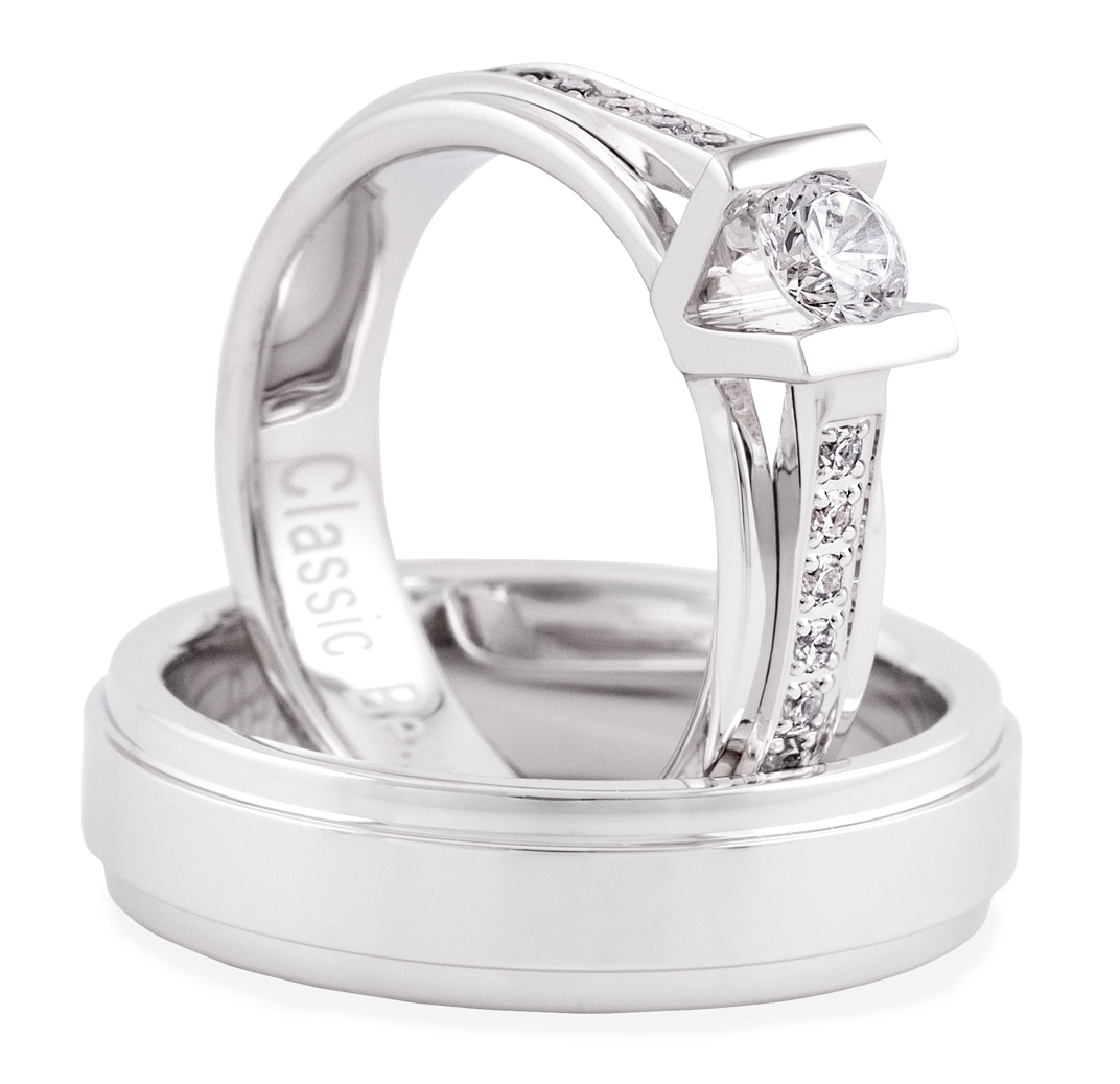 14 Karaat witgouden ring uit de Aller Spanninga MY EXCLUSIVE collectie model Classic Beauty. De ring is voorzien van in totaal 0.87 caraat briljant G/VS1. Een centrum steen van 0.33 caraat en totaal 0.54 caraat zijstenen. Wij tonen u de ring in zijn volle glorie waarna we, met de grooste zorg, uw ringmaat bepalen. Daarna wordt de productie van uw ring opgestart en wordt er eerst een pas mal geproduceerd. Na goedkeuring gaat de pas mal terug maar de productie en wordt de ring speciaal voor u geproduceerd. U heeft hierbij de keuze voor een geheel geelgouden ring, een geheel witgouden ring of een uitvoering in bicolor een geel- met witgouden combinatie.