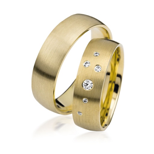 Deze prachtige gouden trouwringen zijn verkrijgbaar in verschillende goudgehaltes, waaronder 8, 9,14 en 18 karaats goud.
Deze ringen zijn tevens leverbaar in:
Geel goud
Rosé goud 
Wit goud 

(Al onze diamanten sieraden worden gecertificeerd geleverd)