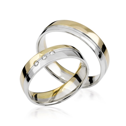 Deze prachtige gouden trouwringen zijn verkrijgbaar in verschillende goudgehaltes, waaronder 8, 9,14 en 18 karaats goud.
Deze ringen zijn tevens leverbaar in:
Geel goud
Rosé goud 
Wit goud 

(Al onze diamanten sieraden worden gecertificeerd geleverd)