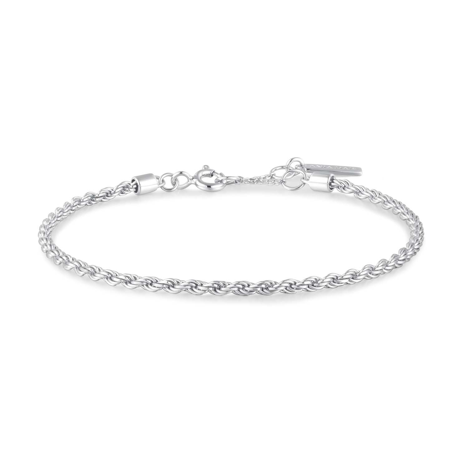Versier je pols met deze delicate koordarmband. Dit stuk van gerhodineerd sterlingzilver is een must-have in je garderobe en past bij verschillende gelegenheden.

HET MERK
GeÃ¯nspireerd door de laatste fashion trends is Ania Haie het toonaangevende sieradenmerk voor hoogkwalitatieve maar ook betaalbare zilveren sieraden, zonder op de kwaliteit in te leveren. Iedere collectie is gebaseerd op de laatste catwalktrends, waardoor Ania Haie snel tot hÃ©t sieradenmerk voor stijlbewuste consumenten is verkozen. Elk sieraad wordt ontworpen om te combineren met andere sieraden waardoor je je eigen look kunt creÃ«ren. Maar ook zijn Ania Haie sieraden opvallend genoeg om op zichzelf te dragen.

SPECIFICATIES
- Ania Haie
- Armband
- 925 zilver met gold/ rhodium plating
- Lengte 18,5cm
- AH B058-04H