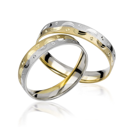 Deze prachtige gouden trouwringen zijn verkrijgbaar in verschillende goudgehaltes, waaronder 8, 9,14 en 18 karaats goud.
Ook zijn deze ringen te bestellen in Zilver en Platina.
Deze ringen zijn tevens leverbaar in:
Geel goud
Rosé goud 
Wit goud 

(Al onze diamanten sieraden worden gecertificeerd geleverd)
