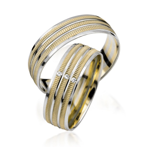Deze prachtige gouden trouwringen zijn verkrijgbaar in verschillende goudgehaltes, waaronder 8, 9,14 en 18 karaats goud.
Ook zijn deze ringen te bestellen in Zilver en Platina.
Deze ringen zijn tevens leverbaar in:
Geel goud
Rosé goud 
Wit goud 

(Al onze diamanten sieraden worden gecertificeerd geleverd)