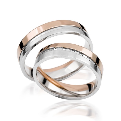 Deze prachtige gouden trouwringen zijn verkrijgbaar in verschillende goudgehaltes, waaronder 8, 9,14 en 18 karaats goud.
Ook zijn deze ringen te bestellen in Zilver en Platina.
Deze ringen zijn tevens leverbaar in:
Geel goud
Rosé goud 
Wit goud 

(Al onze diamanten sieraden worden gecertificeerd geleverd)